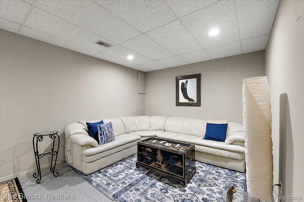 5601 Drake Hollow Drive W West Bloomfield Charter Township MI 48322