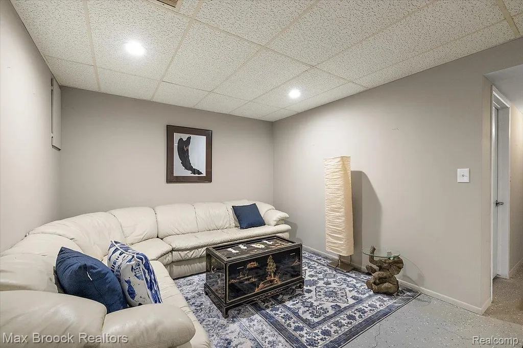5601 Drake Hollow Drive W West Bloomfield Charter Township MI 48322