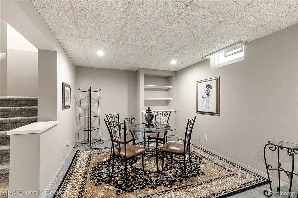 5601 Drake Hollow Drive W West Bloomfield Charter Township MI 48322