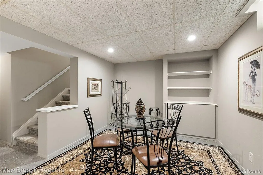 5601 Drake Hollow Drive W West Bloomfield Charter Township MI 48322