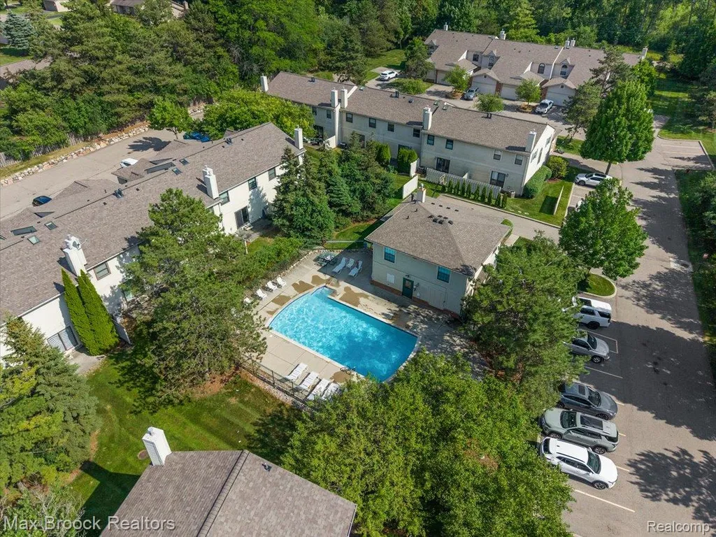 5601 Drake Hollow Drive W West Bloomfield Charter Township MI 48322