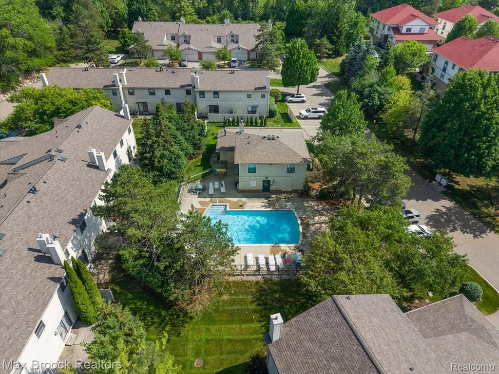 5601 Drake Hollow Drive W West Bloomfield Charter Township MI 48322