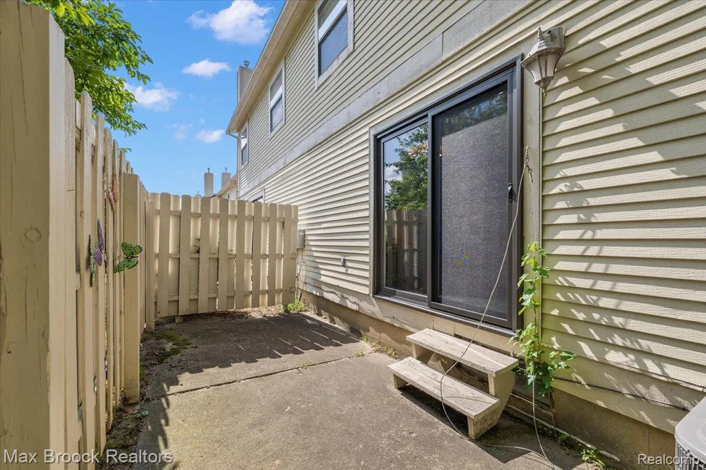 5601 Drake Hollow Drive W West Bloomfield Charter Township MI 48322