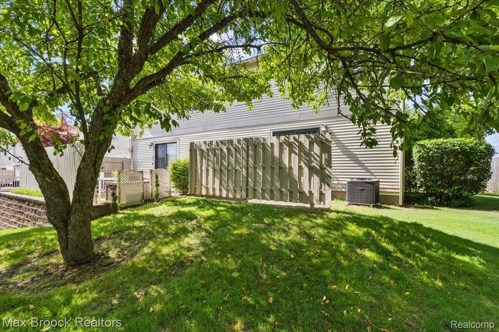 5601 Drake Hollow Drive W West Bloomfield Charter Township MI 48322