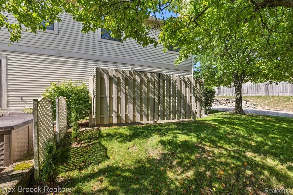 5601 Drake Hollow Drive W West Bloomfield Charter Township MI 48322