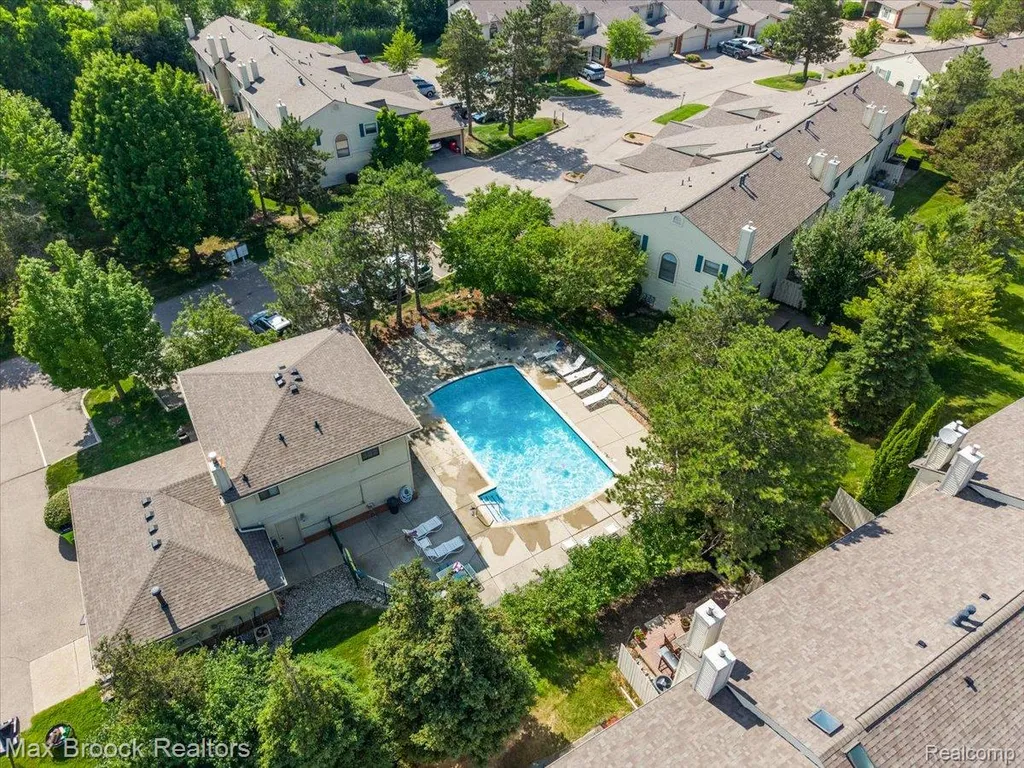 5601 Drake Hollow Drive W West Bloomfield Charter Township MI 48322