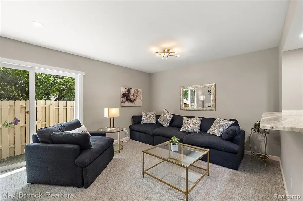 5601 Drake Hollow Drive W West Bloomfield Charter Township MI 48322