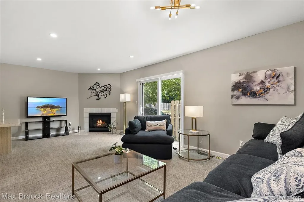 5601 Drake Hollow Drive W West Bloomfield Charter Township MI 48322