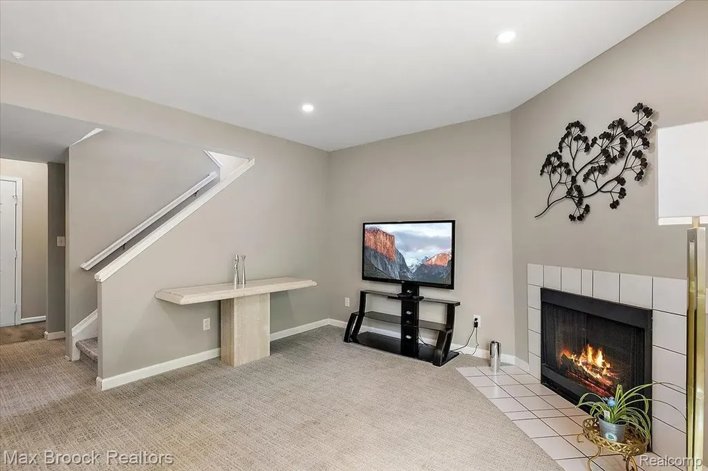 5601 Drake Hollow Drive W West Bloomfield Charter Township MI 48322