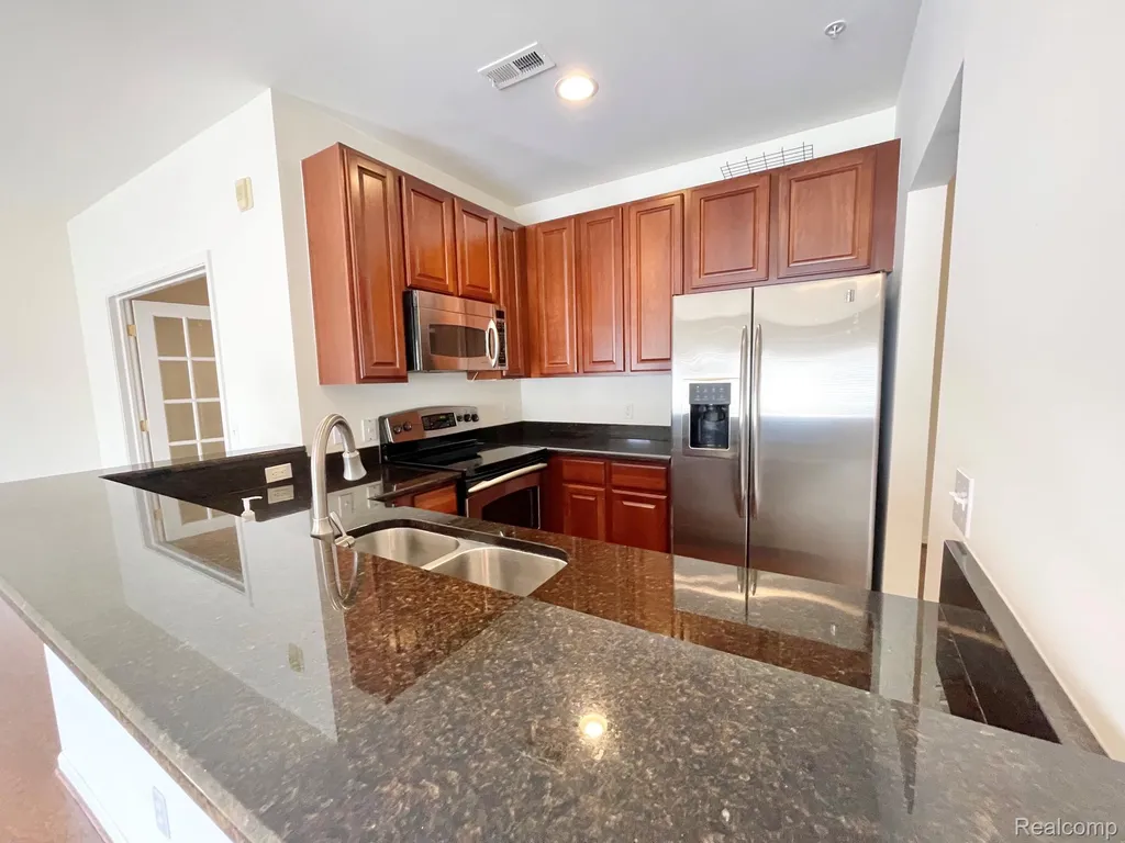 3195 Camden Drive Troy City MI 48084
