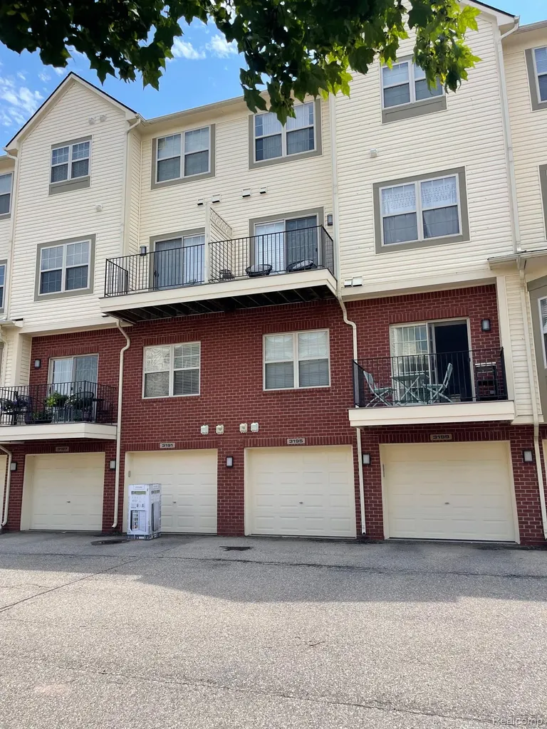 3195 Camden Drive Troy City MI 48084