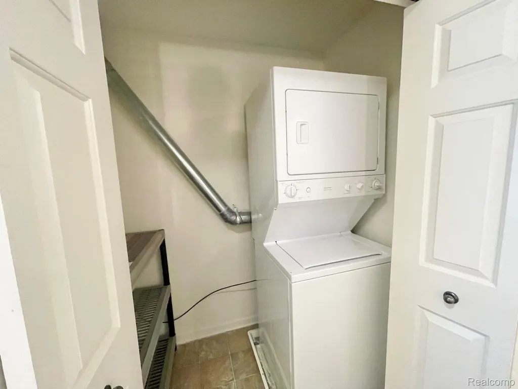 3195 Camden Drive Troy City MI 48084