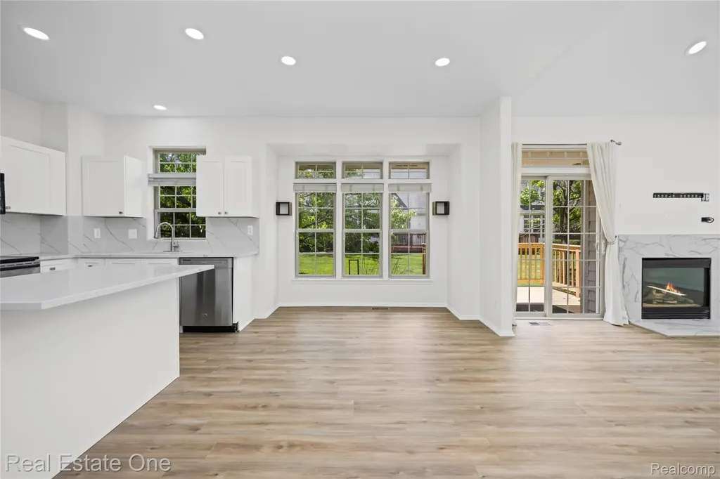 7382 Gateway Drive West Bloomfield Charter Township MI 48322