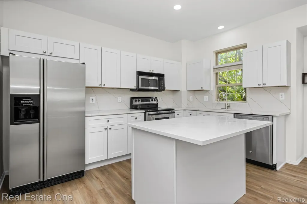 7382 Gateway Drive West Bloomfield Charter Township MI 48322