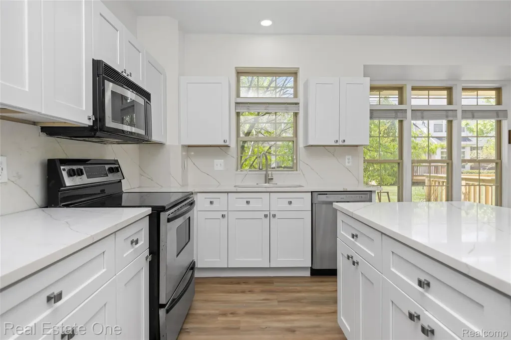 7382 Gateway Drive West Bloomfield Charter Township MI 48322