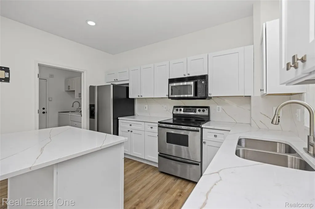 7382 Gateway Drive West Bloomfield Charter Township MI 48322