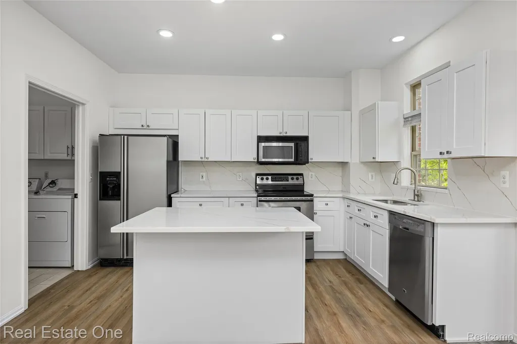 7382 Gateway Drive West Bloomfield Charter Township MI 48322