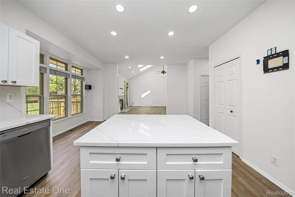 7382 Gateway Drive West Bloomfield Charter Township MI 48322