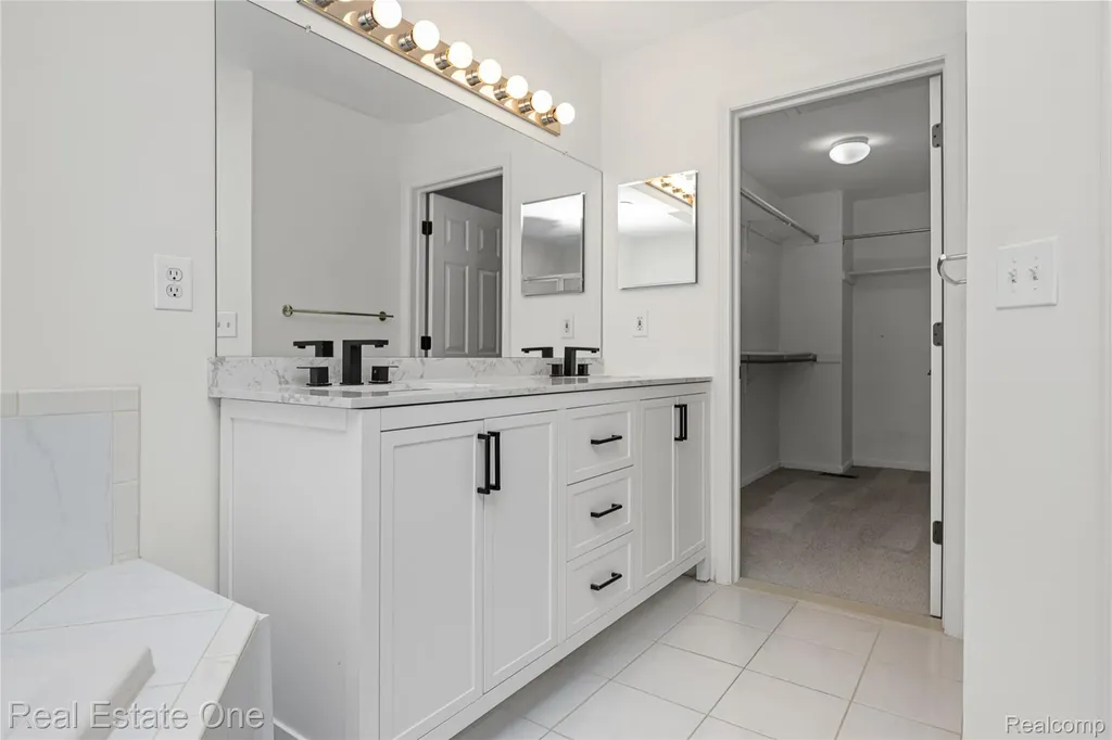 7382 Gateway Drive West Bloomfield Charter Township MI 48322