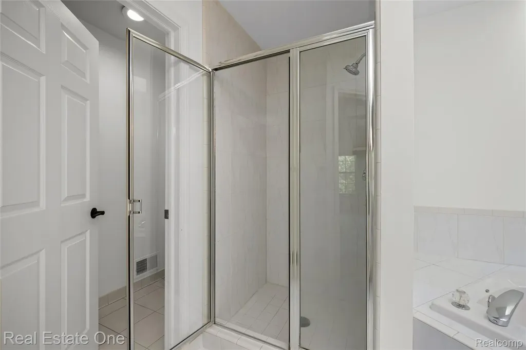 7382 Gateway Drive West Bloomfield Charter Township MI 48322