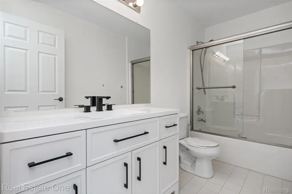 7382 Gateway Drive West Bloomfield Charter Township MI 48322
