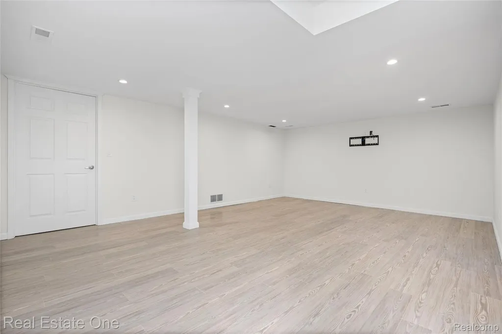 7382 Gateway Drive West Bloomfield Charter Township MI 48322