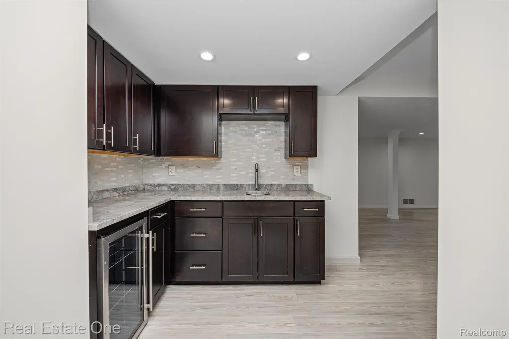 7382 Gateway Drive West Bloomfield Charter Township MI 48322