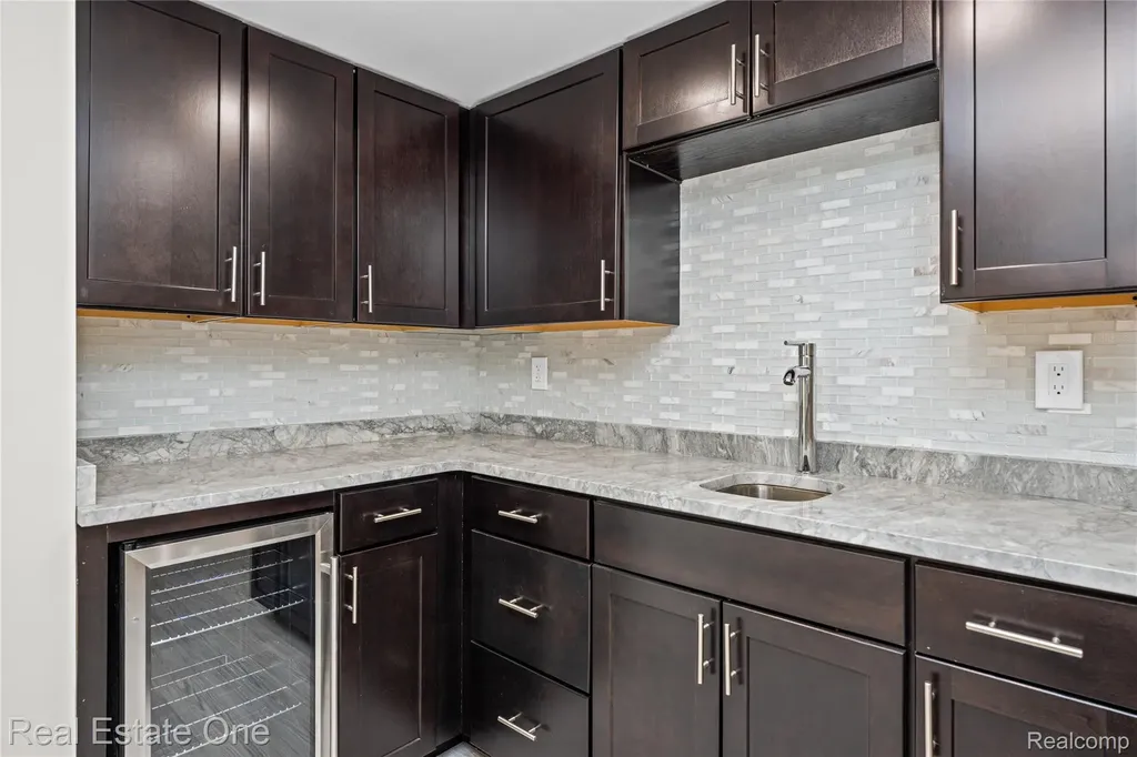 7382 Gateway Drive West Bloomfield Charter Township MI 48322