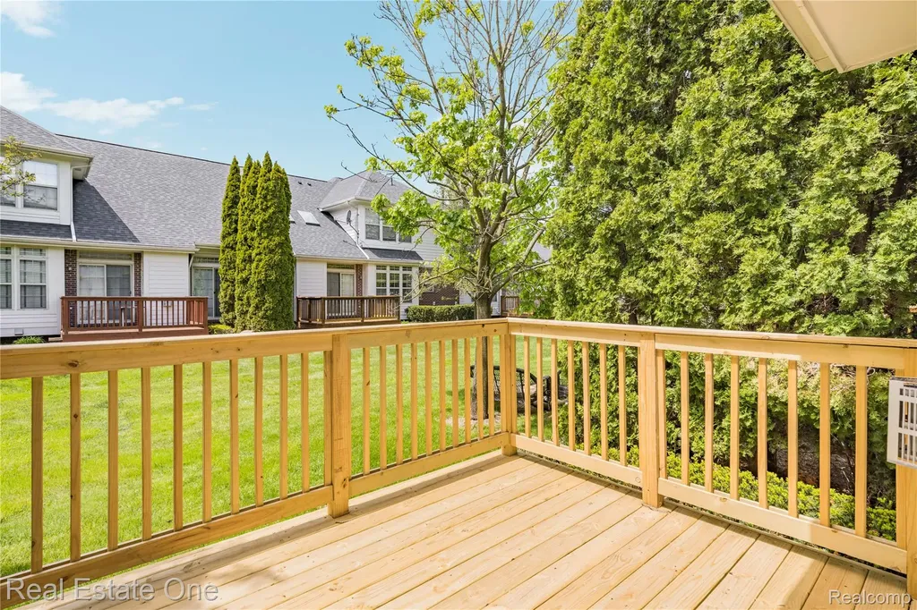 7382 Gateway Drive West Bloomfield Charter Township MI 48322