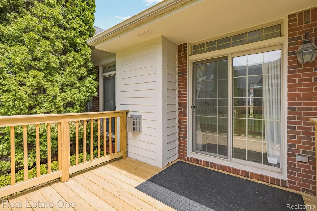 7382 Gateway Drive West Bloomfield Charter Township MI 48322