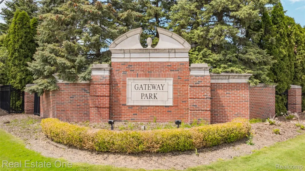 7382 Gateway Drive West Bloomfield Charter Township MI 48322