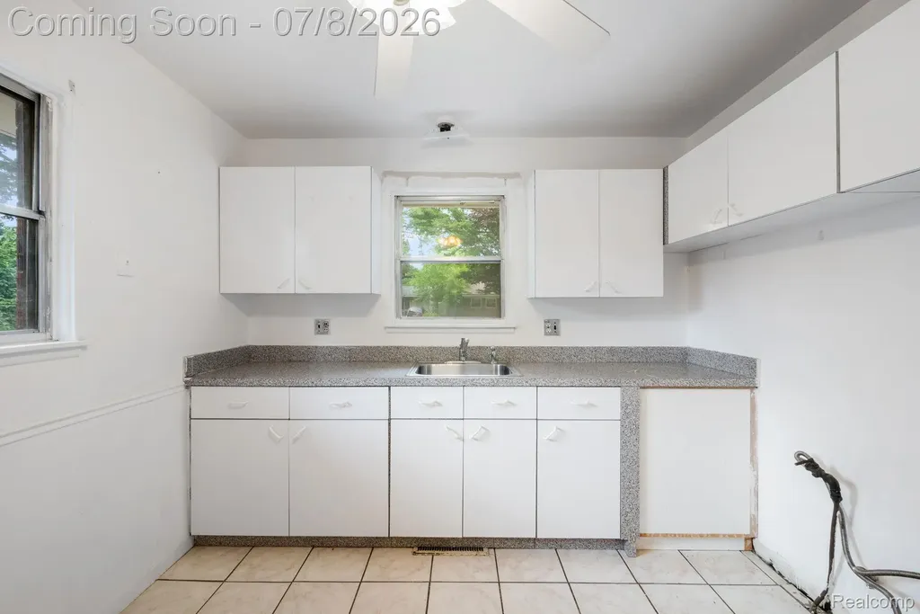 21920 Morton Street Oak Park City MI 48237