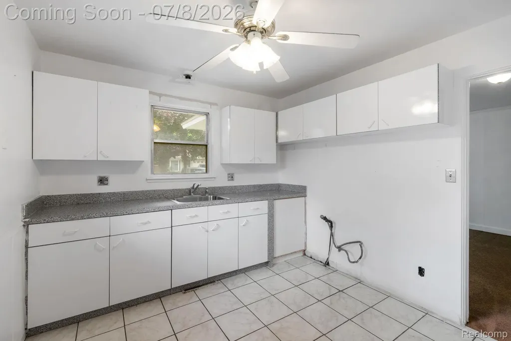 21920 Morton Street Oak Park City MI 48237