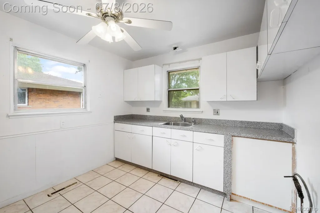 21920 Morton Street Oak Park City MI 48237