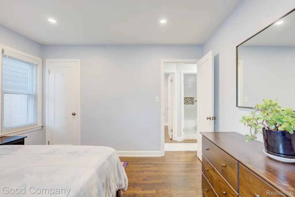 4102 Elmhurst Avenue Royal Oak City MI 48073