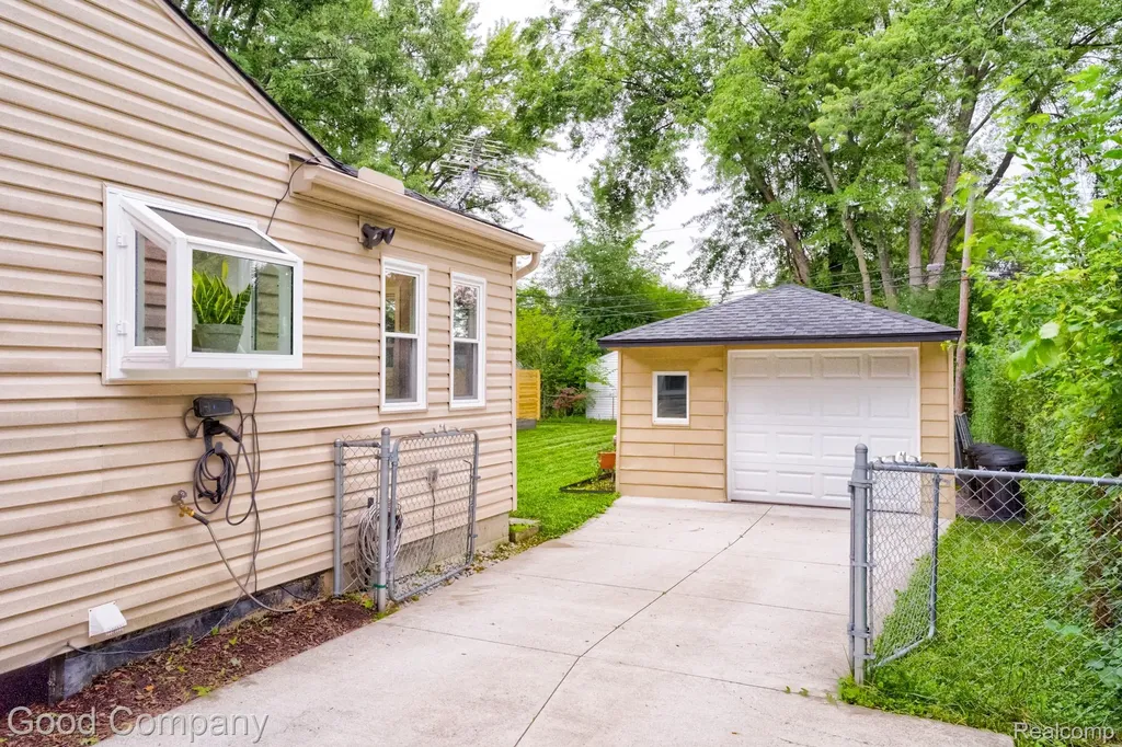 4102 Elmhurst Avenue Royal Oak City MI 48073