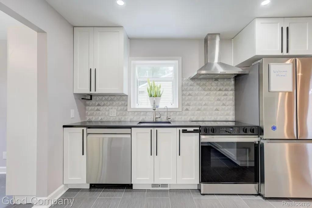 4102 Elmhurst Avenue Royal Oak City MI 48073