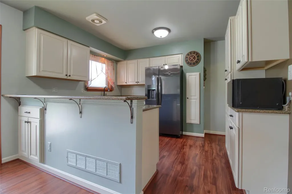 19596 Dawnshire Drive Brownstown Charter Township MI 48193