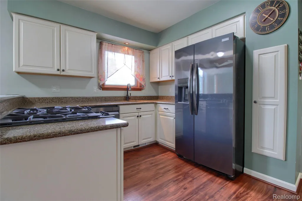 19596 Dawnshire Drive Brownstown Charter Township MI 48193
