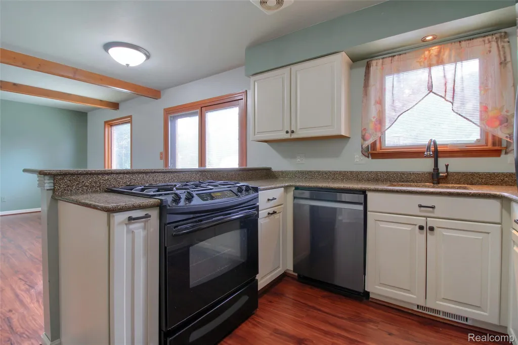 19596 Dawnshire Drive Brownstown Charter Township MI 48193