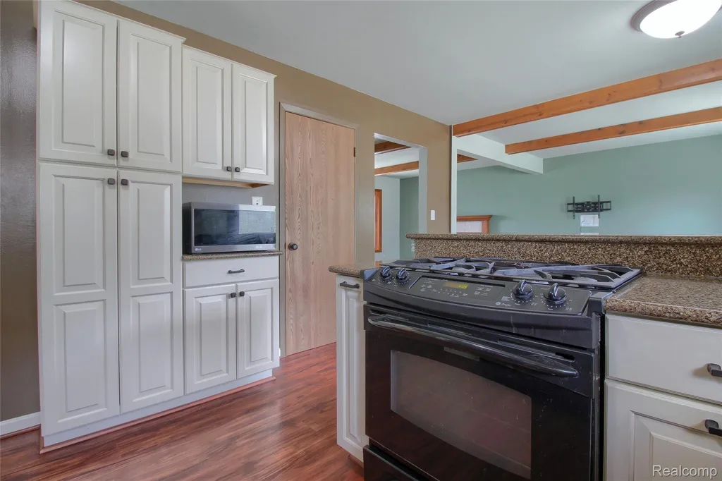 19596 Dawnshire Drive Brownstown Charter Township MI 48193