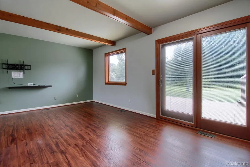 19596 Dawnshire Drive Brownstown Charter Township MI 48193