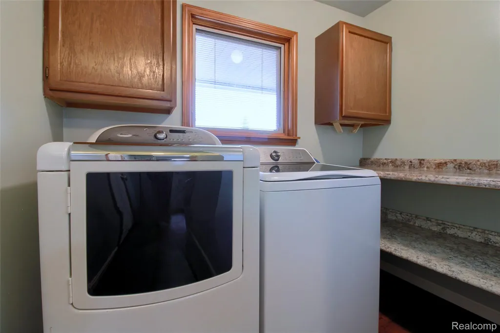19596 Dawnshire Drive Brownstown Charter Township MI 48193