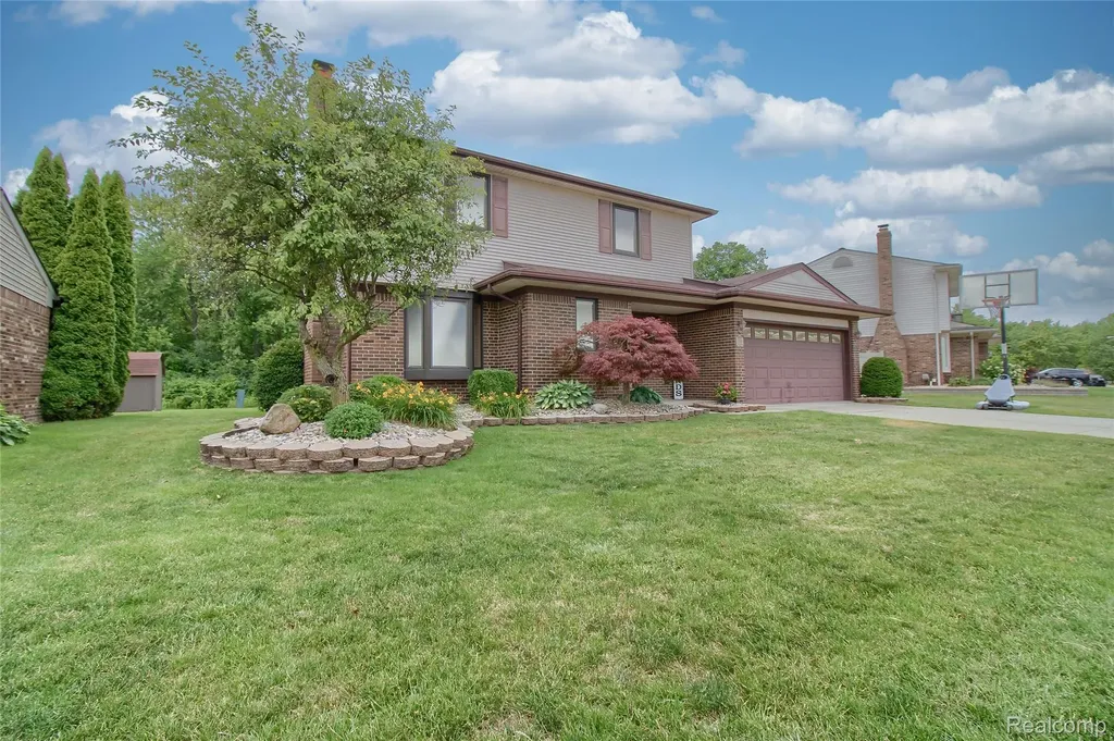 19596 Dawnshire Drive Brownstown Charter Township MI 48193