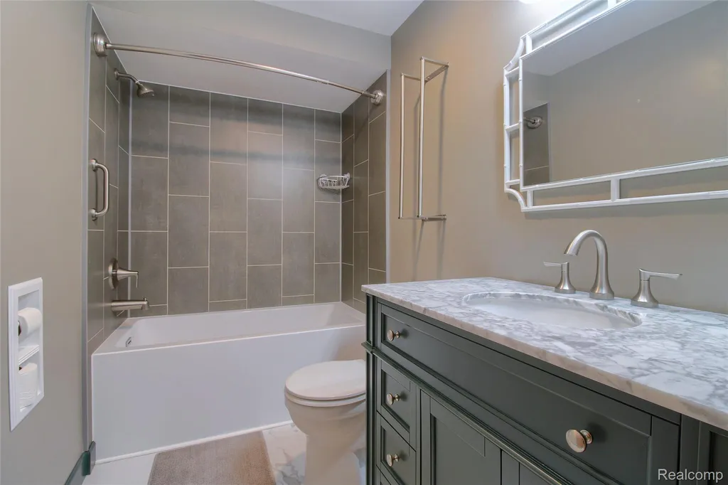 19596 Dawnshire Drive Brownstown Charter Township MI 48193