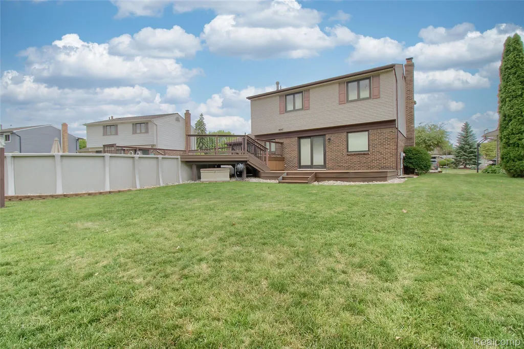19596 Dawnshire Drive Brownstown Charter Township MI 48193