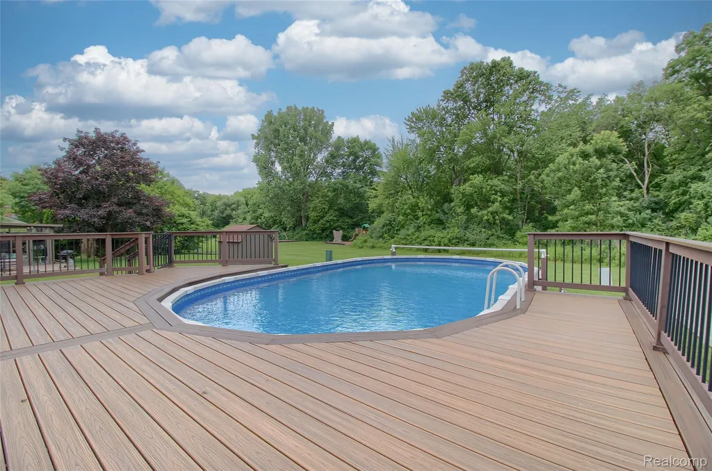 19596 Dawnshire Drive Brownstown Charter Township MI 48193