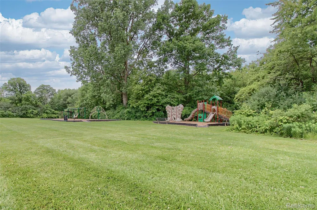 19596 Dawnshire Drive Brownstown Charter Township MI 48193