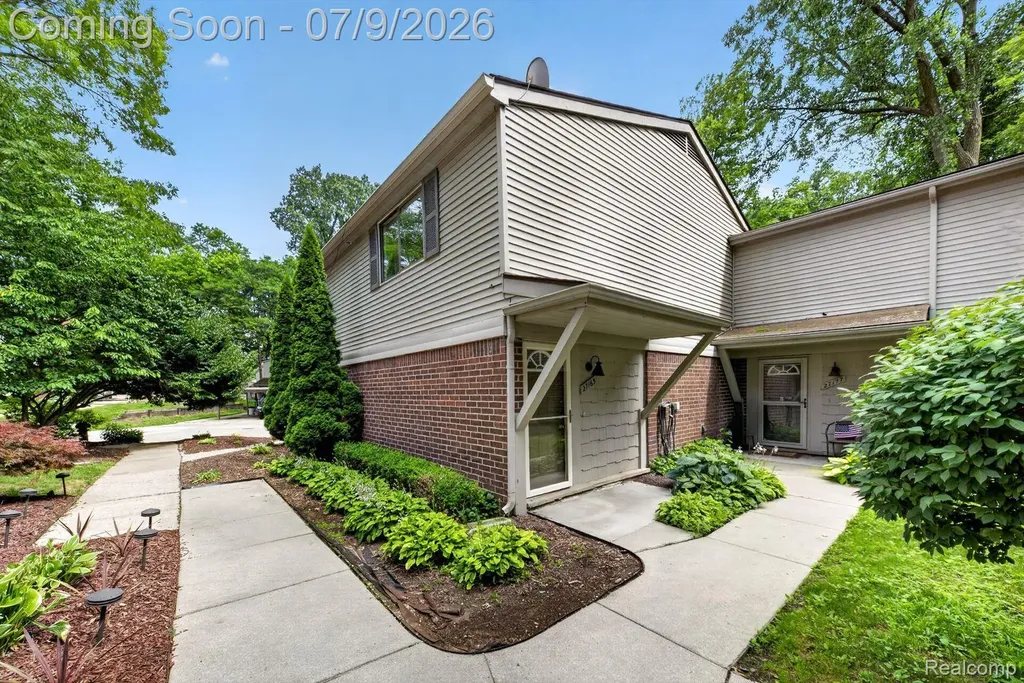 27165 Farmbrook Villa Drive Southfield City MI 48034