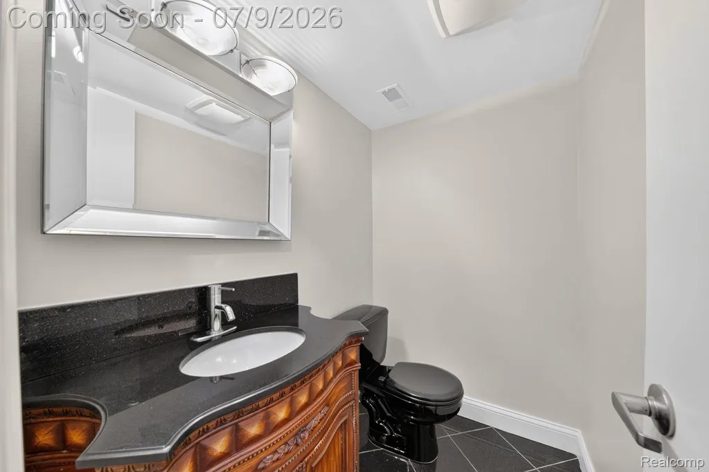 27165 Farmbrook Villa Drive Southfield City MI 48034